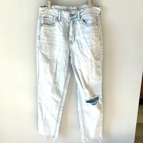 American Eagle Outfitters Denim - American Eagle distressed Mom Jean size 4